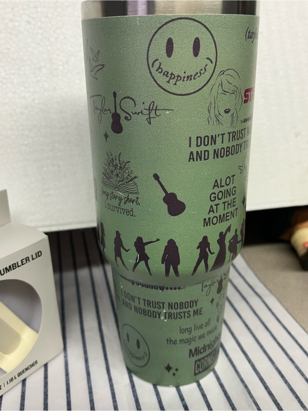 Stanley Green Taylor Swifts VersionTravel Tumbler with Cream Handle - Picture 4 of 13